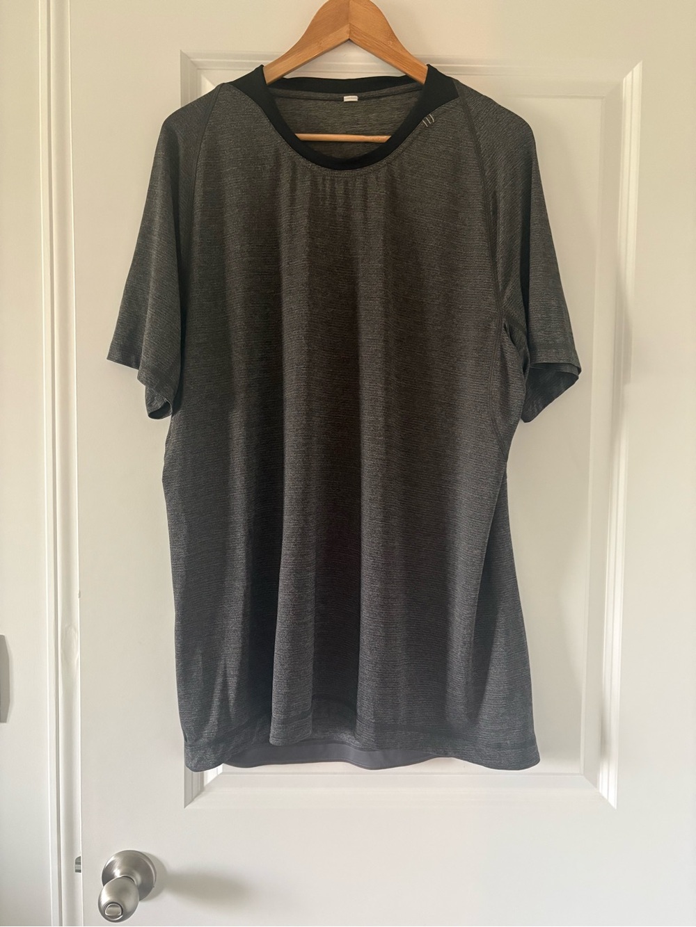 lululemon Men's Metal Vent Tech Short Sleeve Crew Tee in Charcoal XL